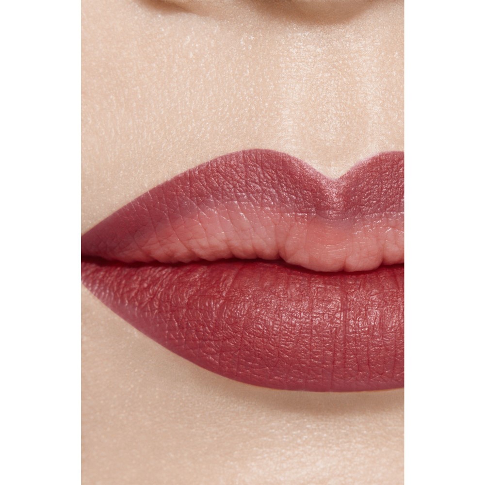 L&Aacute;PIZ CONTORNO DE LABIOS DE LARGA DURACI&Oacute;N